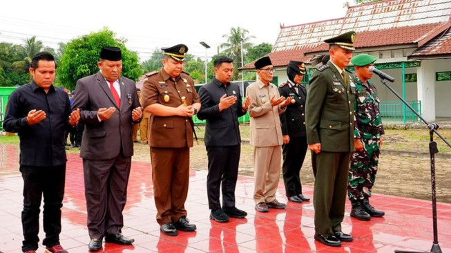 Wabup Batang Hari Ziarah ke Makam Pahlawan, Ajak Masyarakat Teladani Semangat Kepahlawanan
